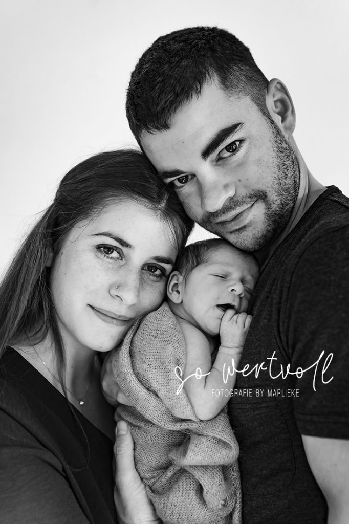 Neugeborenenfotos bei euch zu Hause von So wertvoll Fotografie