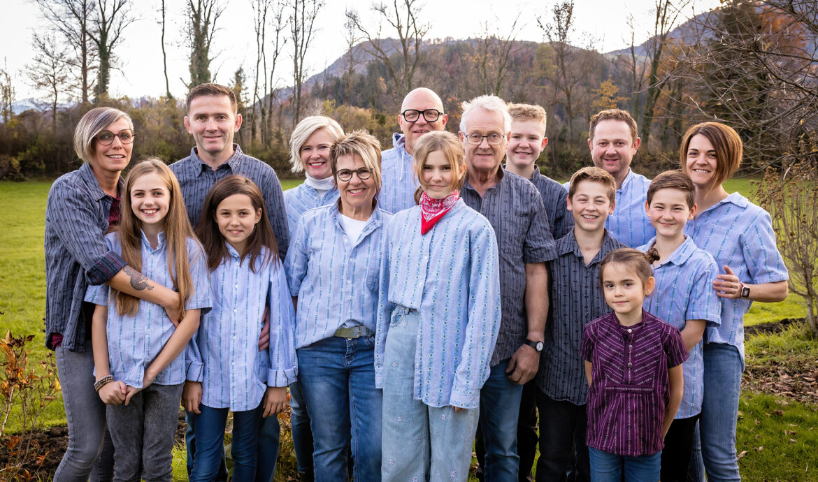 Familienfotoshooting für grosse Familien – Unvergessliche Erinnerungen für die ganze Familie