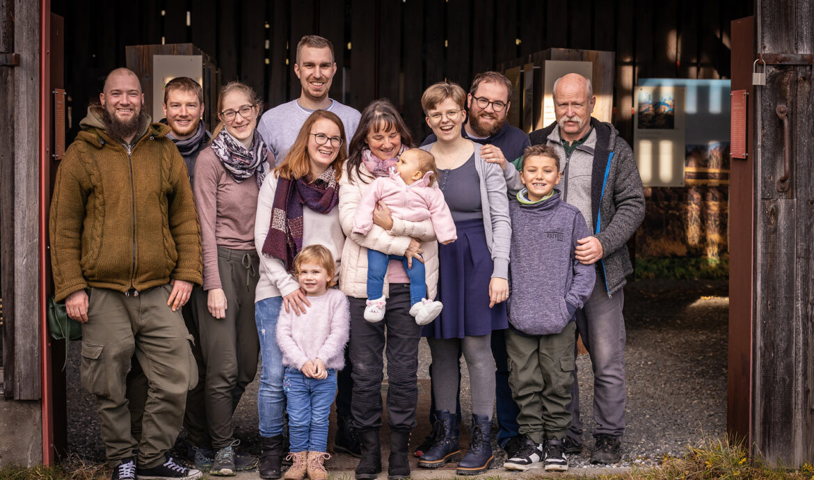 Familienfotoshooting für grosse Familien – Unvergessliche Erinnerungen für die ganze Familie